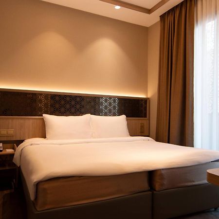 Aqueen Prestige Hotel Jalan Besar Сингапур Экстерьер фото