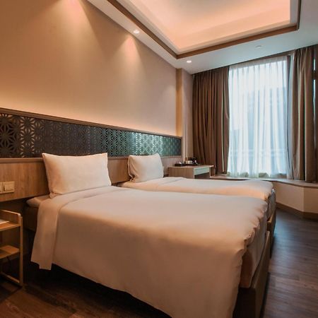 Aqueen Prestige Hotel Jalan Besar Сингапур Экстерьер фото