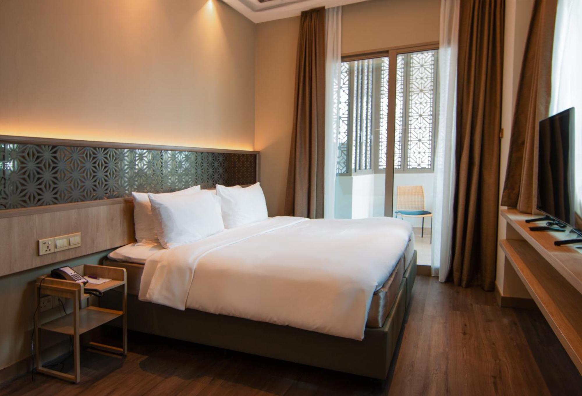 Aqueen Prestige Hotel Jalan Besar Сингапур Экстерьер фото