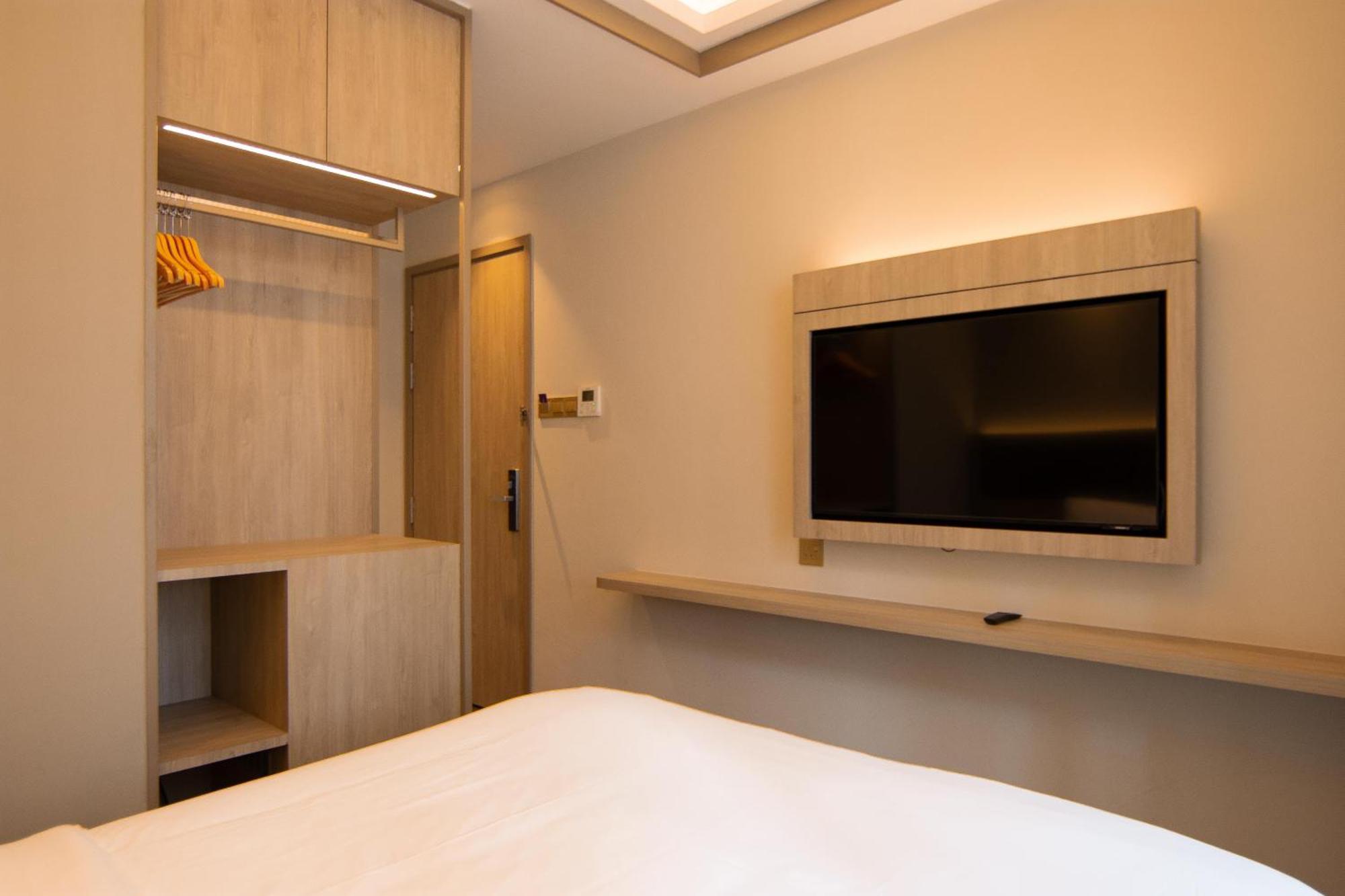 Aqueen Prestige Hotel Jalan Besar Сингапур Экстерьер фото