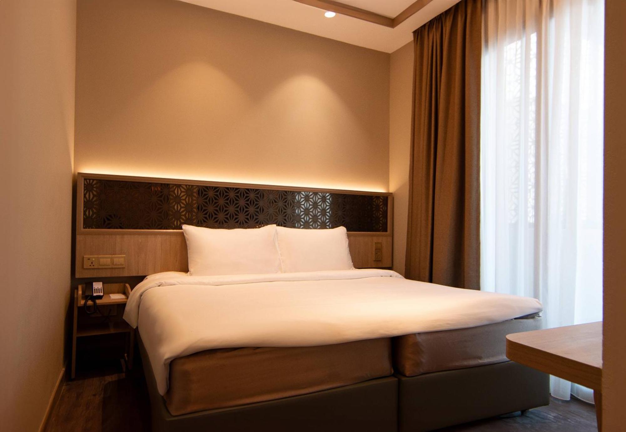 Aqueen Prestige Hotel Jalan Besar Сингапур Экстерьер фото