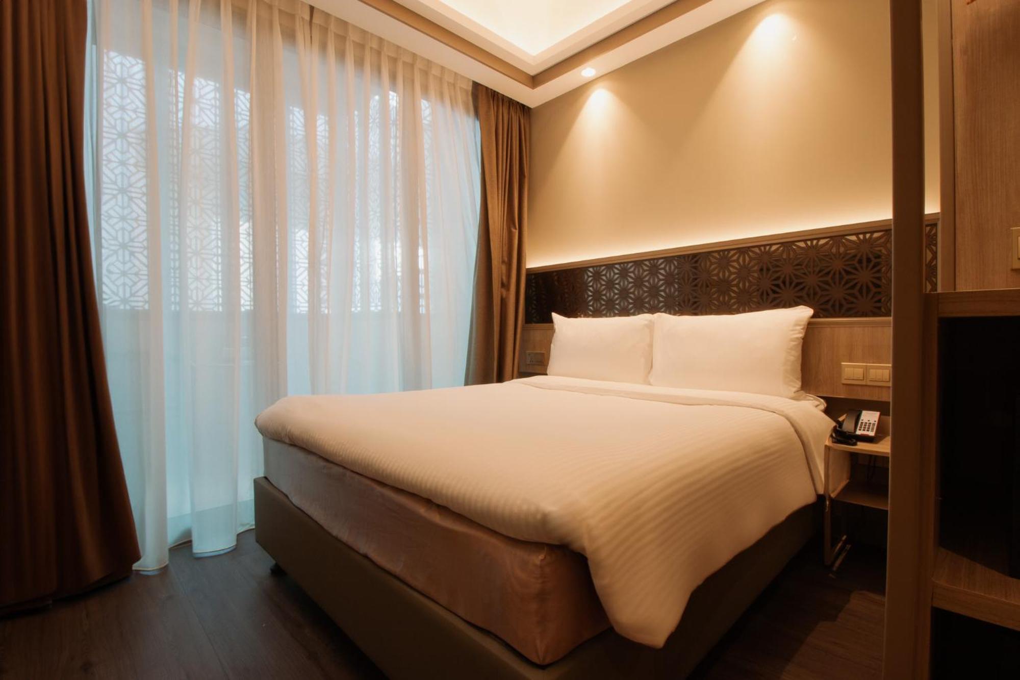 Aqueen Prestige Hotel Jalan Besar Сингапур Экстерьер фото