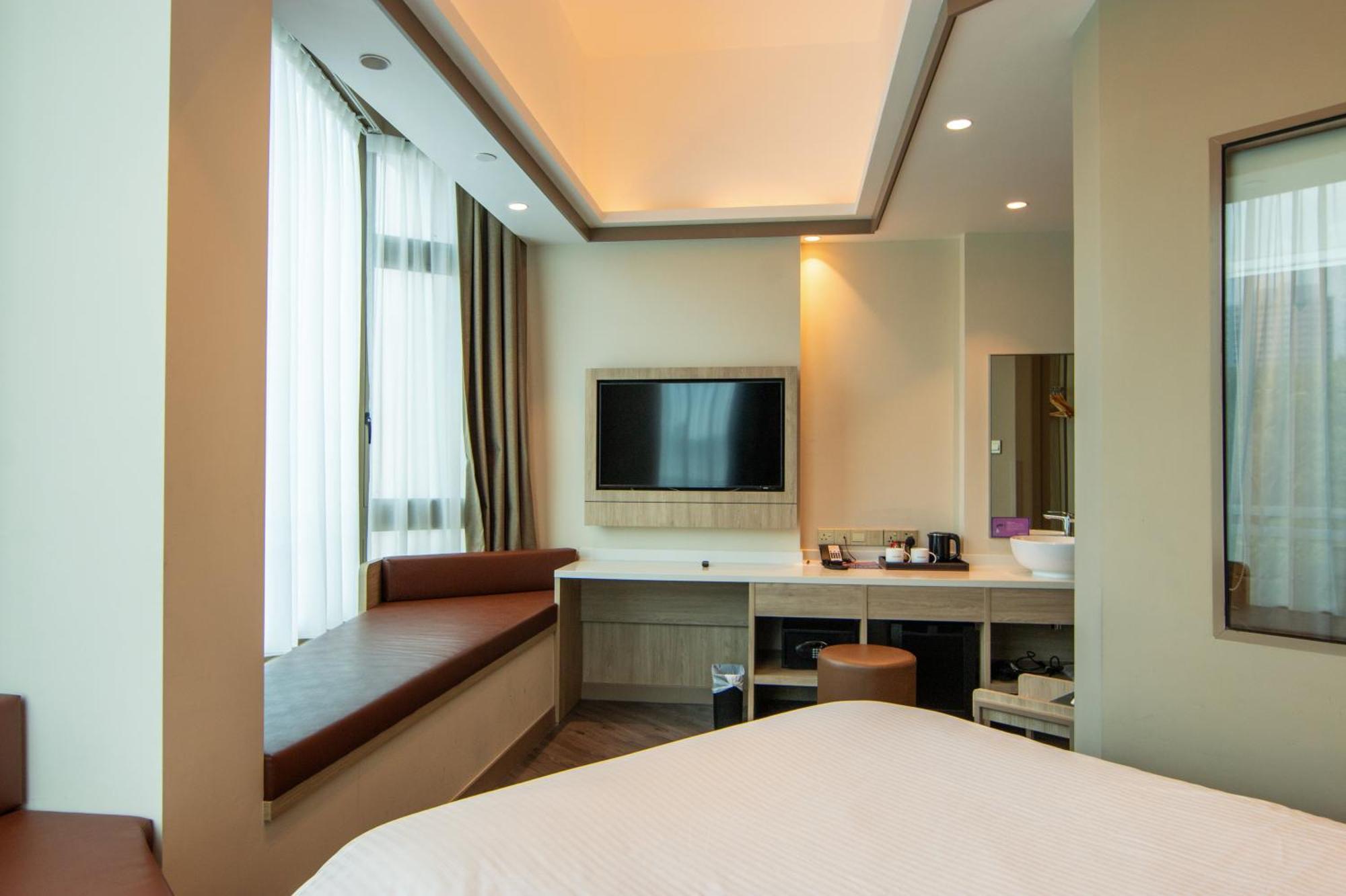Aqueen Prestige Hotel Jalan Besar Сингапур Экстерьер фото
