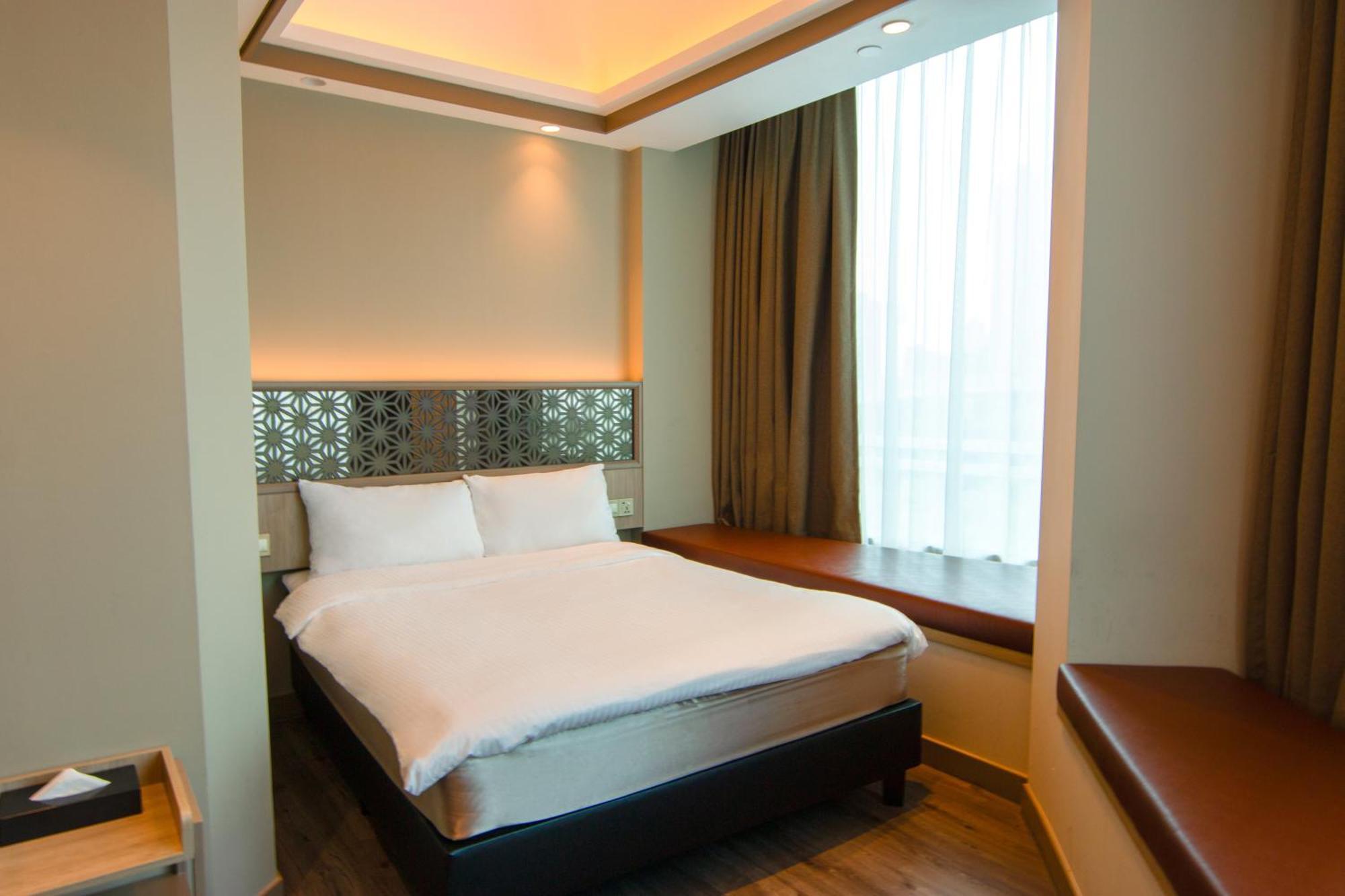 Aqueen Prestige Hotel Jalan Besar Сингапур Экстерьер фото