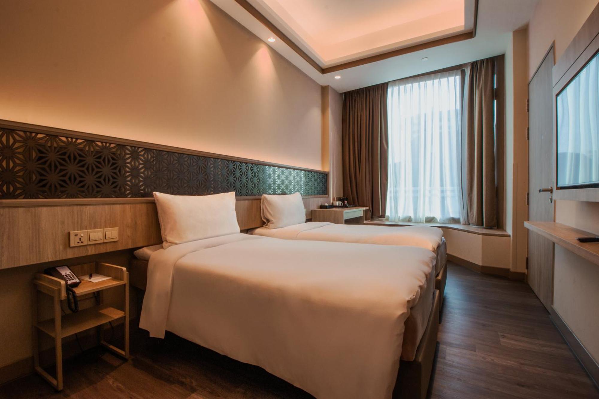 Aqueen Prestige Hotel Jalan Besar Сингапур Экстерьер фото