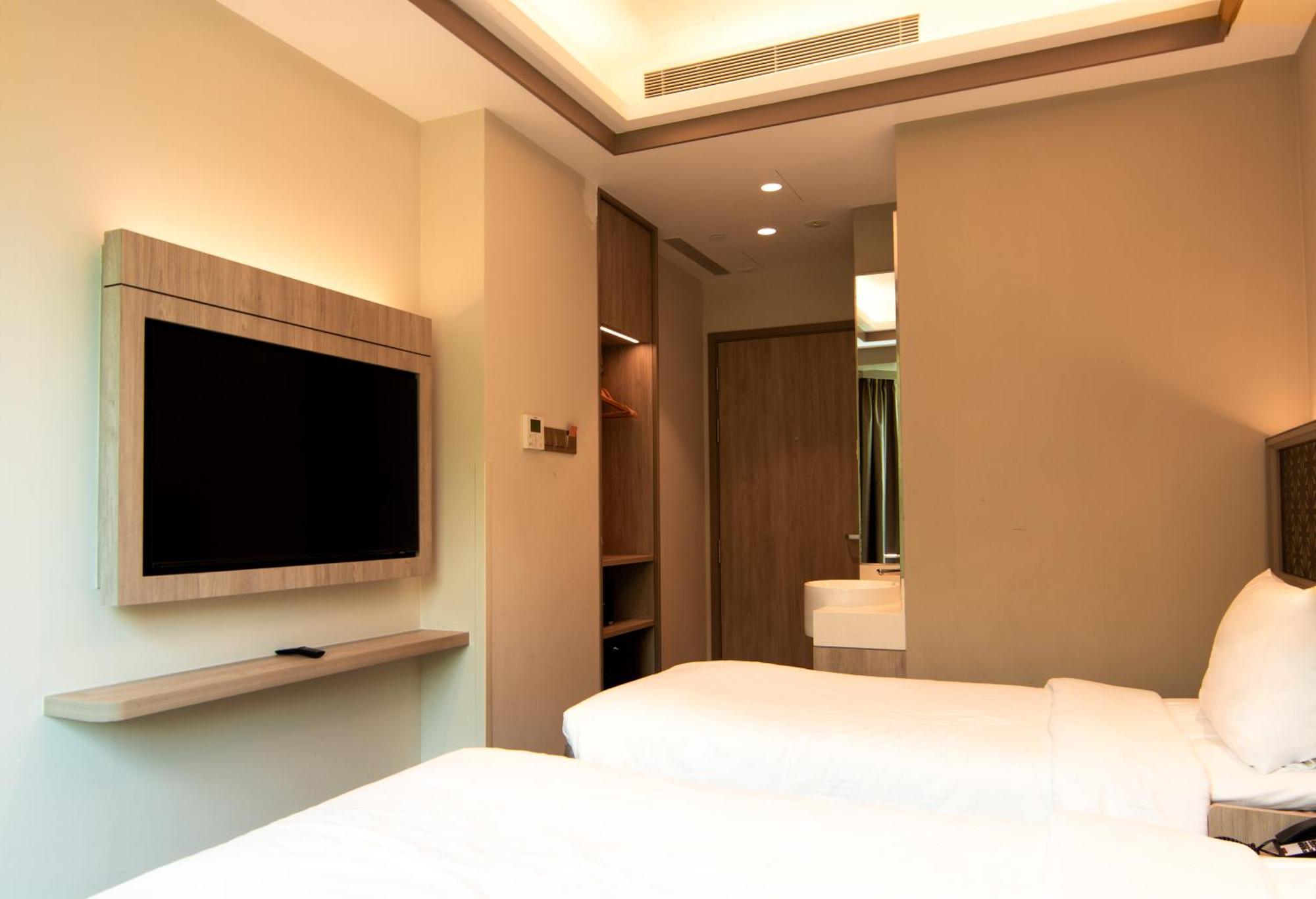 Aqueen Prestige Hotel Jalan Besar Сингапур Экстерьер фото